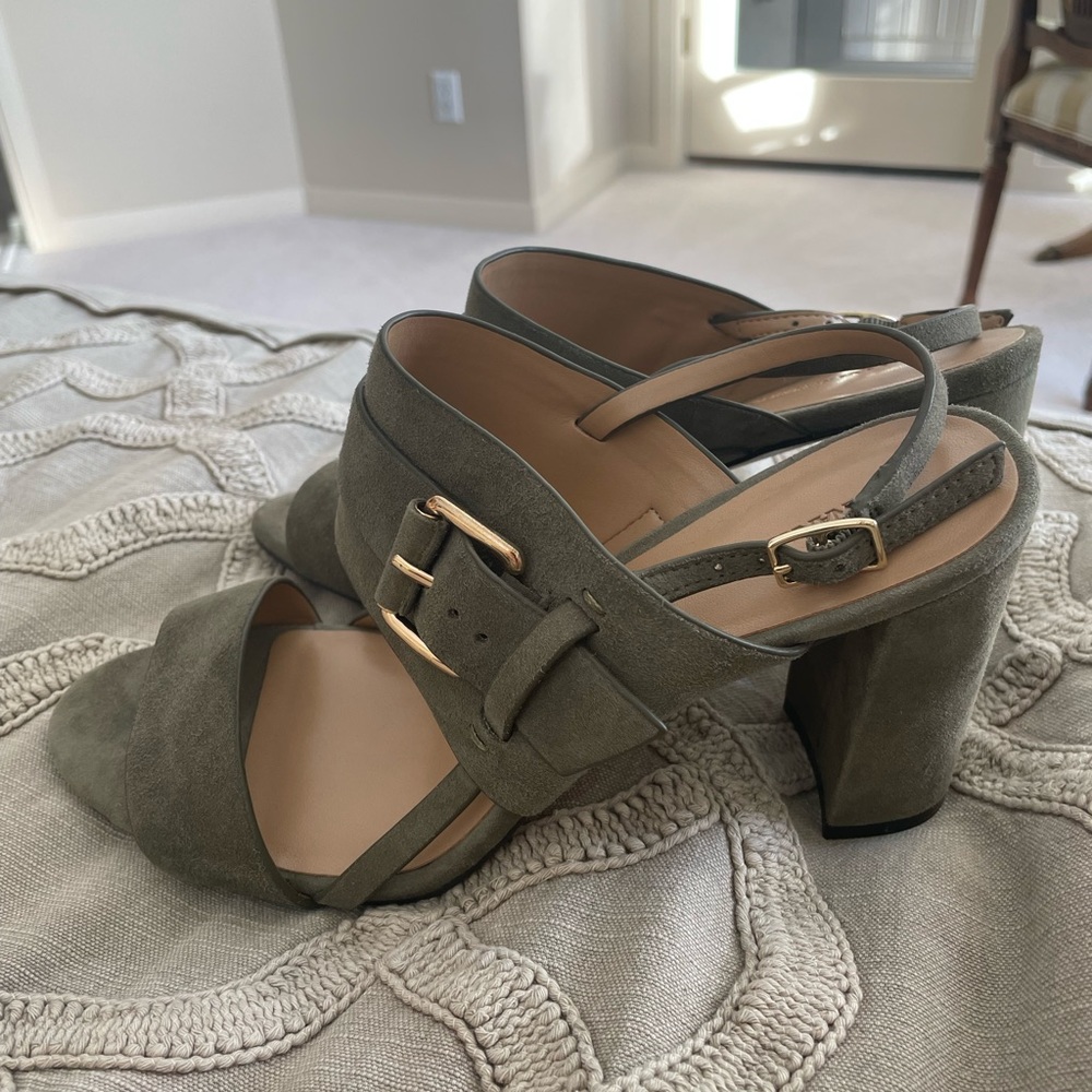 NEVER WORN Olive Green Suede Banana Republic Block Heel